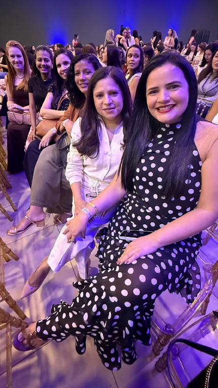 Rayley Luzza prestigia palestra de Cíntia Chagas