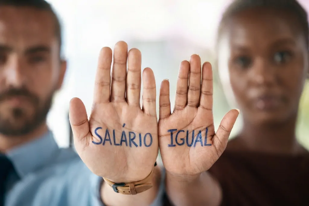 Equidade salarial surge como ferramenta no combate à violência contra a mulher.