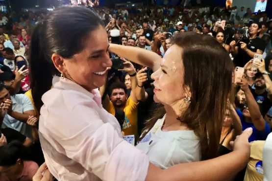 A primeira-dama do Tocantins, Karynne Sotero, declarou apoio à pré-candidatura da senadora Professora Dorinha ao Governo