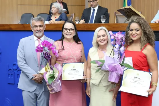 Amélio Cayres homenageia Lucilene Brito e Núbia Dourado em Sessão Solene do Dia da Mulher na Assembleia Legislativa do Tocantins.