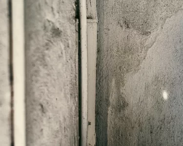 Chuvas acendem alerta para rachaduras e infiltrações em imóveis