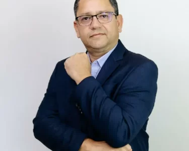 Vice-prefeito de Guaraí, Gleidson Biebro celebra 49 anos com trajetória marcada por elegância, fé e compromisso público.