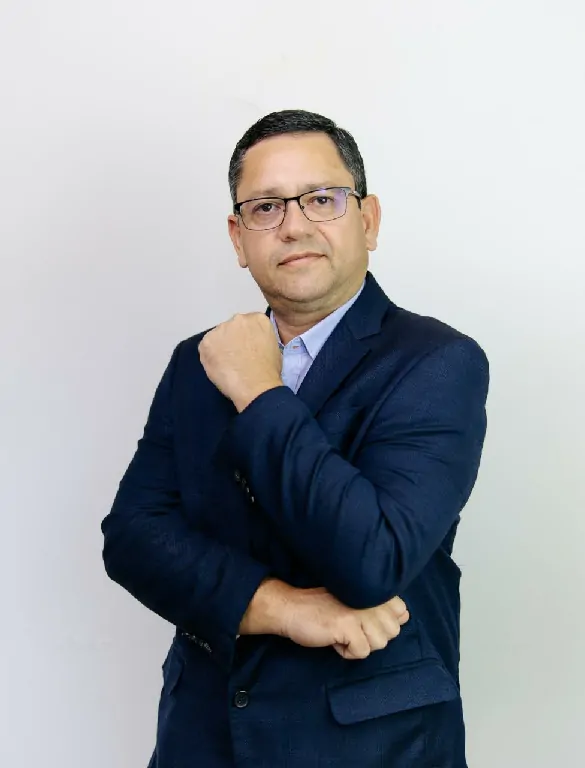 Vice-prefeito de Guaraí, Gleidson Biebro celebra 49 anos com trajetória marcada por elegância, fé e compromisso público.