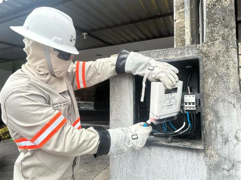 Mais de 700 irregularidades são identificadas e energia recuperada poderia abastecer 5 mil casas por um mês.