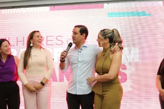 Vicentinho Júnior destaca propostas para proteção e valorização das mulheres em evento do PSDB Mulher no Tocantins.