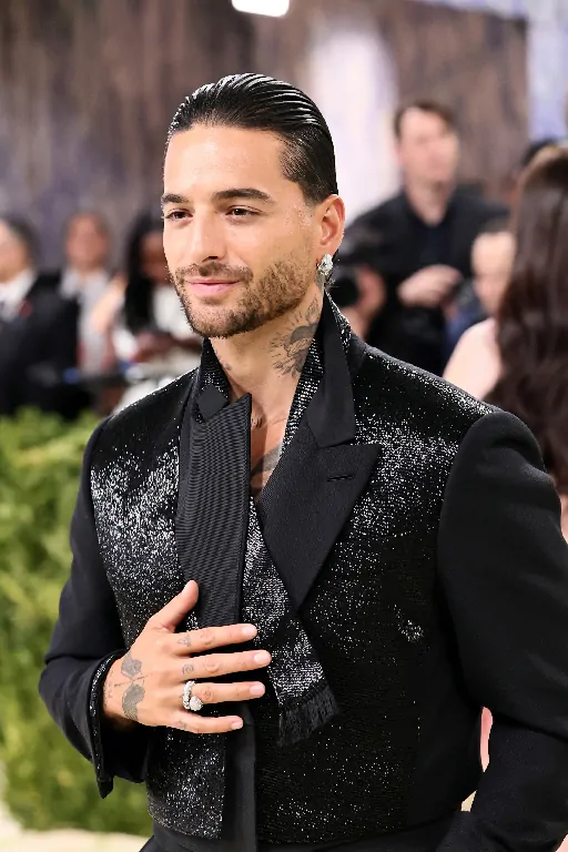 Maluma traduz luxo masculino contemporâneo