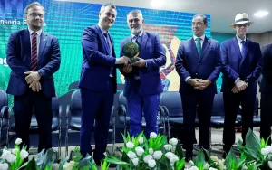 Presidente da Aleto é homenageado