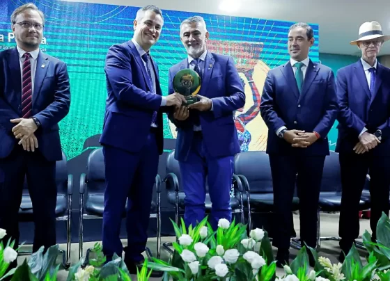 Presidente da Aleto é homenageado
