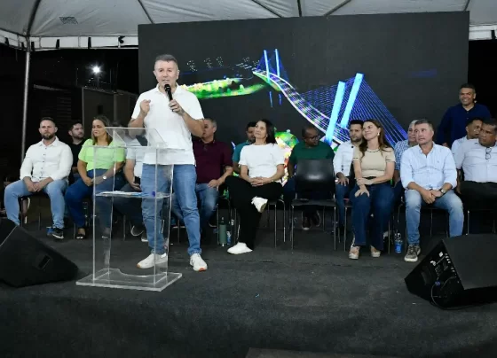 Praça das Águas Bertaville é inaugurada por Eduardo Siqueira Campos