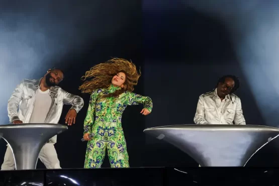 Shakira reúne 2 milhões em Copacabana durante show histórico