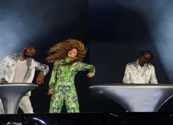 Shakira reúne 2 milhões em Copacabana durante show histórico