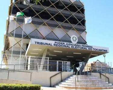 Justiça suspende pesquisa eleitoral