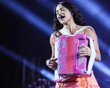 Arraiá Capital reúne multidão com show de Lucy Alves