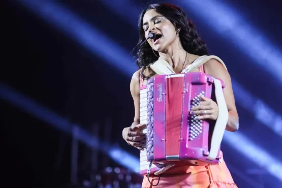 Arraiá Capital reúne multidão com show de Lucy Alves