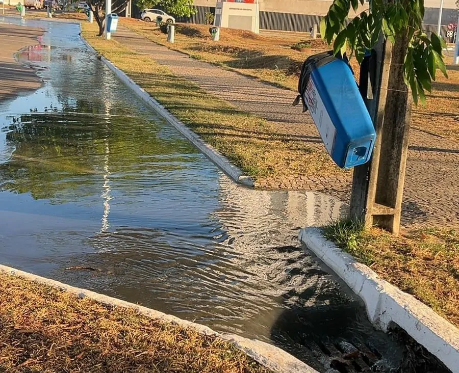 Vazamento de esgoto