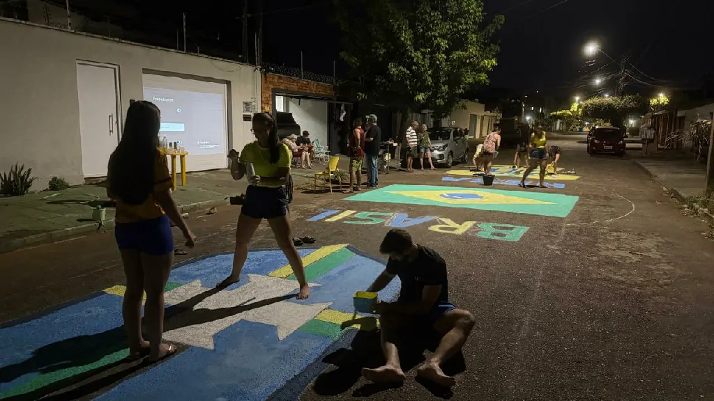Alameda 10 da 108 Norte entra no clima da Copa do Mundo com decoração comunitária – Portal Jaciara Barros Alameda 10 da 108 Norte entra no clima da Copa do Mundo