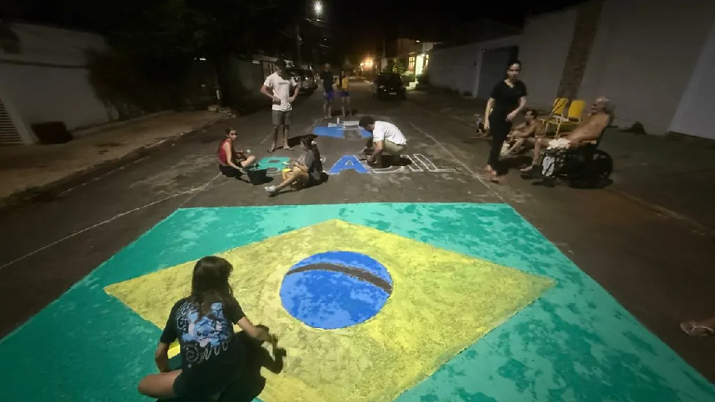 Alameda 10 da 108 Norte entra no clima da Copa do Mundo