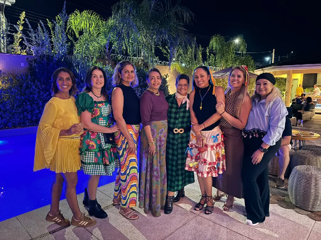 Poderosas celebram festa junina, aniversariante e torcida pelo Brasil em noite especial
