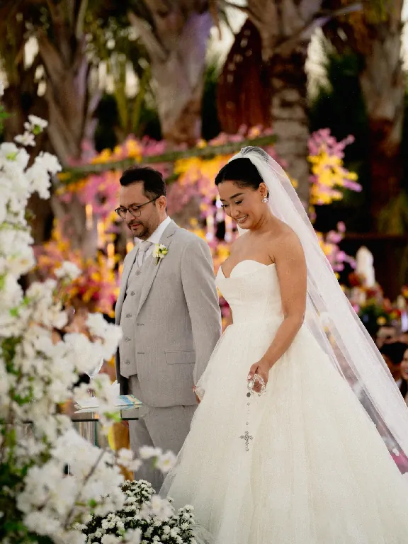 Lívia Iwasse e Emmanuel Rocha celebram união cercados de amor e emoção